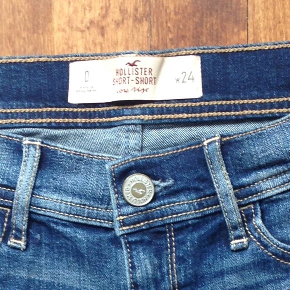 *NWOT* Hollister - Dark Wash Cuffed Shorts - Picture 2 of 4